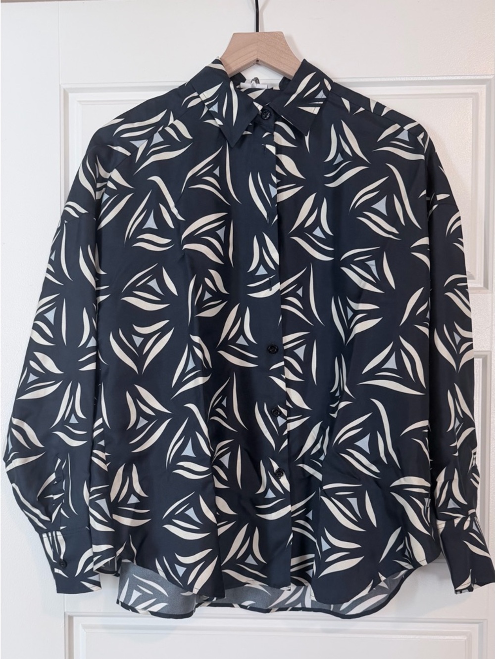 Bogner Navy and White Abstract Leaf Button-Down Shirt US 6- small